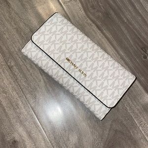 White Michael Kors wallet